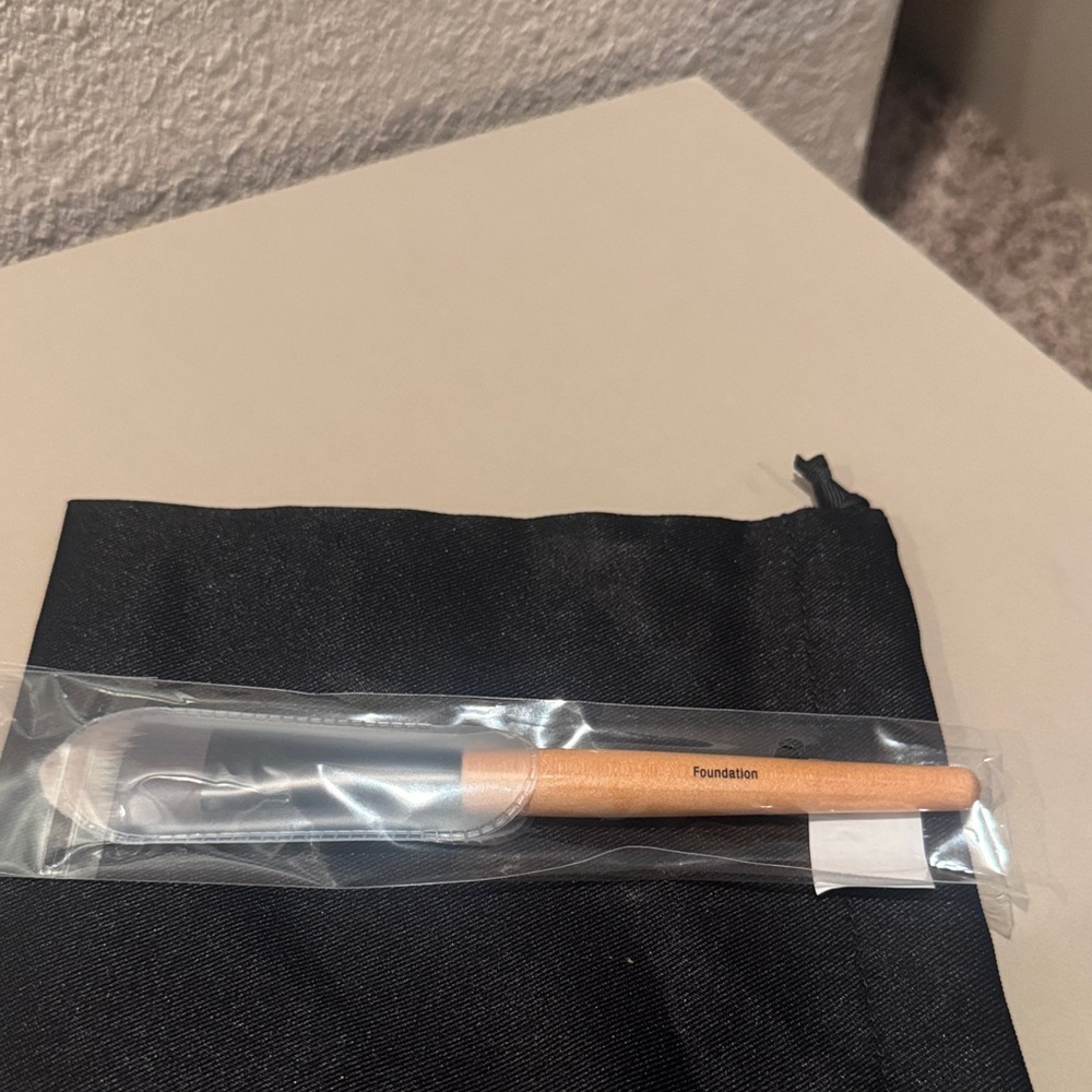 Benefit Discontinued Industrial Strength Concealer No.3 with primer and brush - Picture 7 of 7